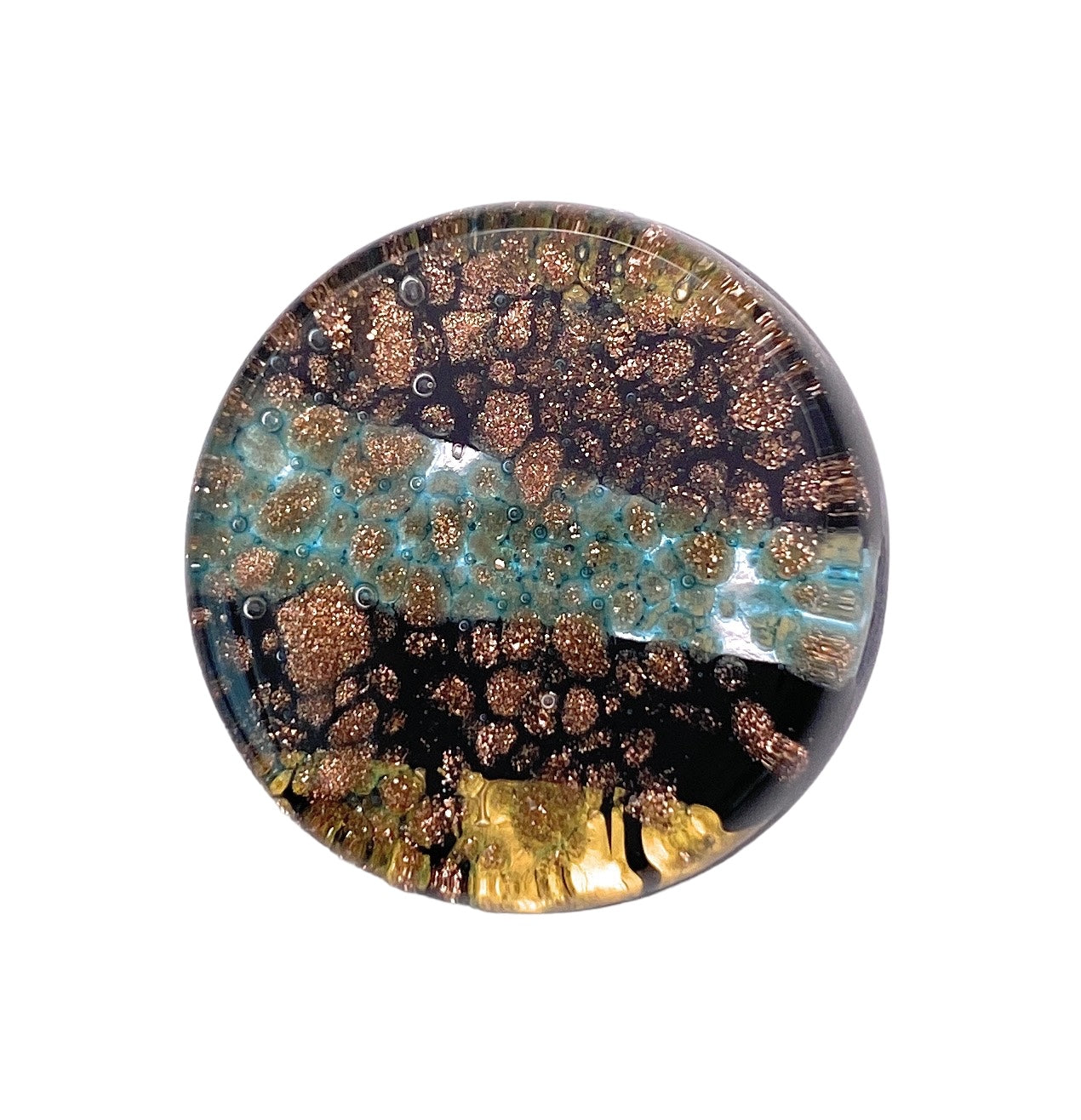 This exquisite Murano Passion brooch features a circular glass design adorned with a mesmerizing swirl of gold, copper, and teal hues. The Murano Glass Brooch with Aventurine Glitter on a Gold Leaf Base beautifully captures the essence of Venetian artistic heritage, its complex pattern evoking the image of a night sky or galaxy through its blend of metallic and iridescent colors.