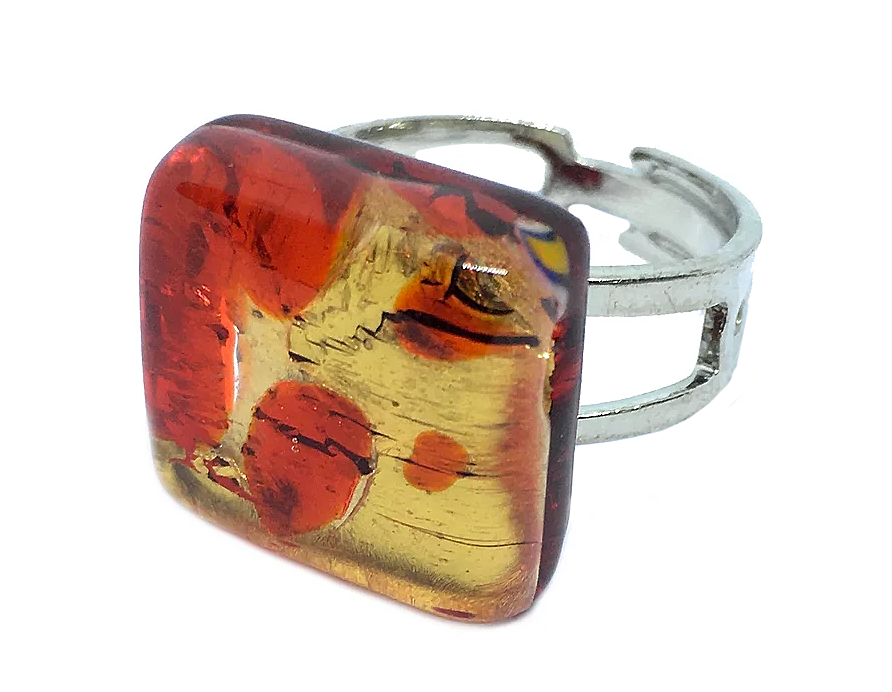 This exquisite Murano Passion ring features a square, translucent amber stone adorned with red and orange swirls. Crafted from genuine Murano glass, the dainty 1.5cm piece embodies the timeless artistry of Venice with its unique red on gold leaf design.